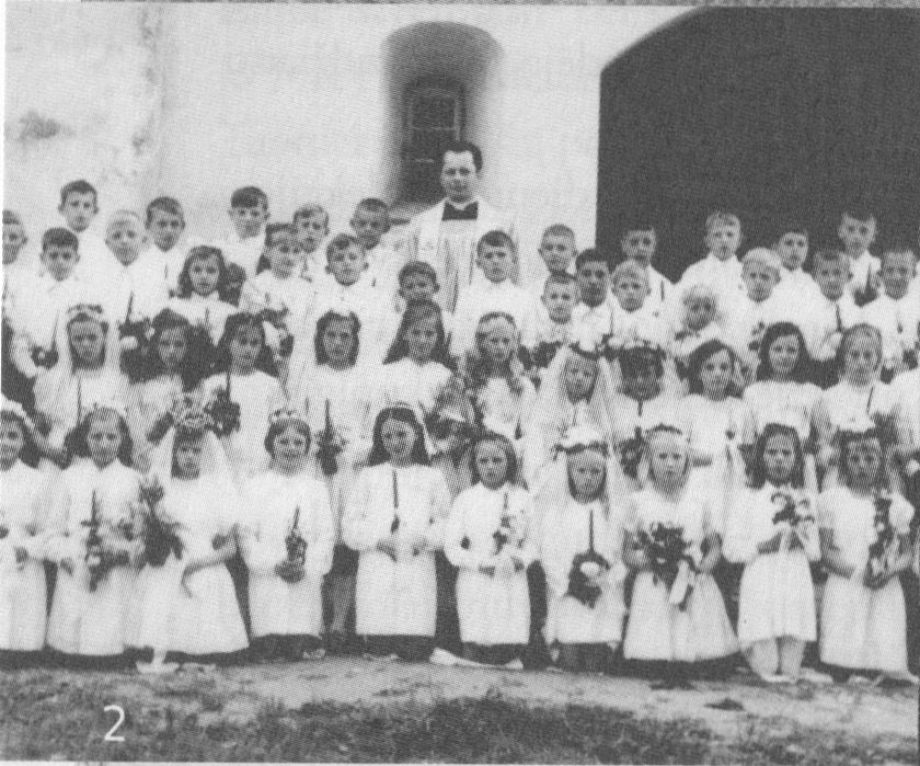 Su Pirmosios Komunijos vaikais, vikaras Simne